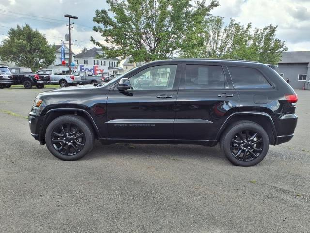 Photo of 2022 Diamond Black Jeep Grand Cherokee