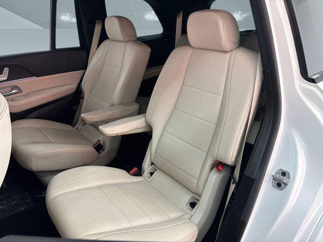 Photo of 2023 White Mercedes-Benz GLS 450