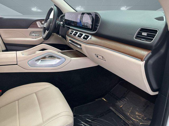 Photo of 2023 White Mercedes-Benz GLE 350