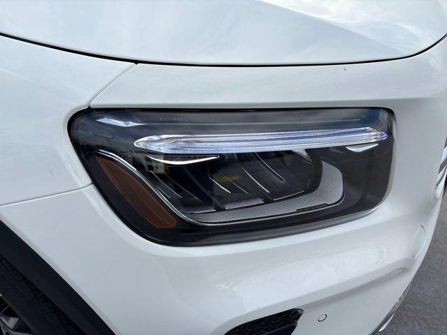 Photo of 2026 Polar White Mercedes-Benz GLB 250