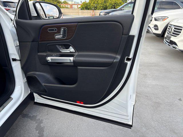 Photo of 2026 Polar White Mercedes-Benz GLB 250