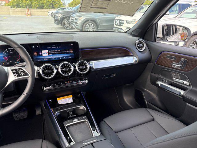 Photo of 2026 Polar White Mercedes-Benz GLB 250