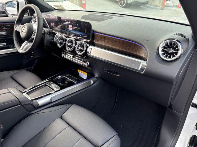 Photo of 2026 Polar White Mercedes-Benz GLB 250