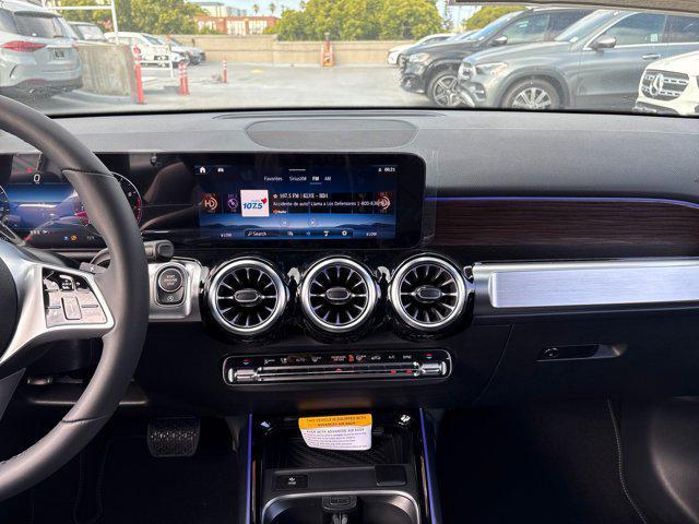 Photo of 2026 Polar White Mercedes-Benz GLB 250