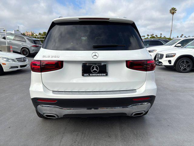 Photo of 2026 Polar White Mercedes-Benz GLB 250