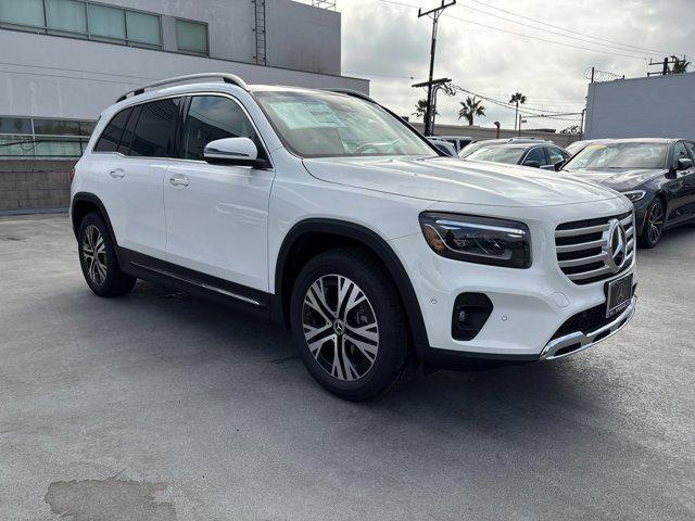 Photo of 2026 Polar White Mercedes-Benz GLB 250