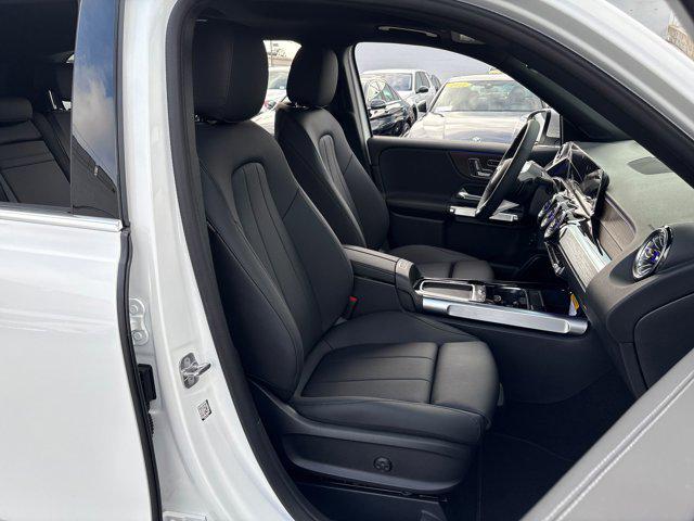 Photo of 2026 Polar White Mercedes-Benz GLB 250