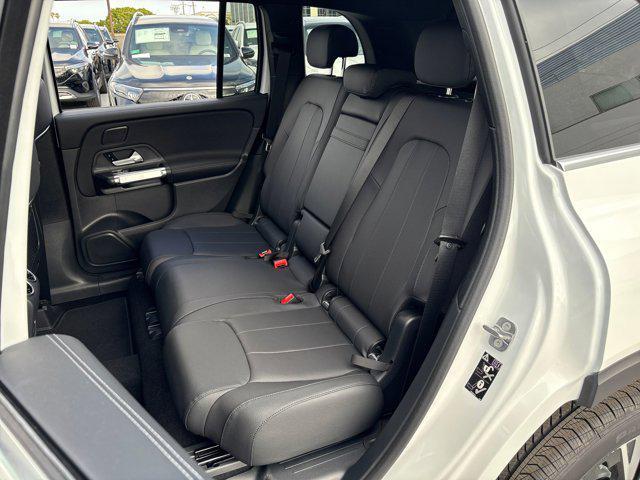Photo of 2026 Polar White Mercedes-Benz GLB 250