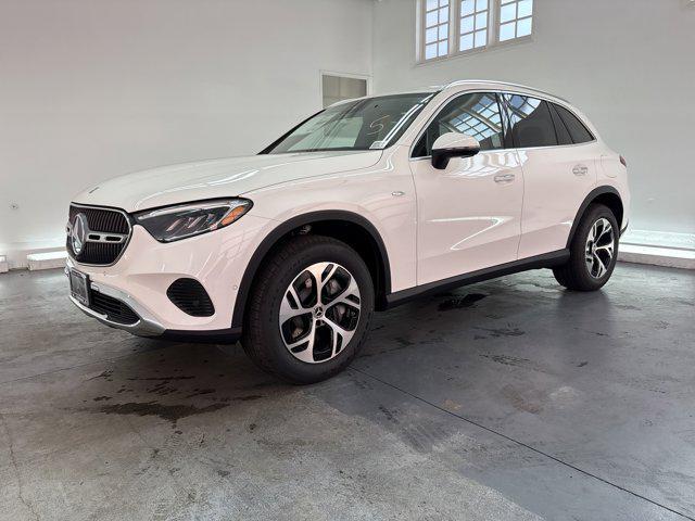 Photo of 2025 Polar White Mercedes-Benz GLC 350e
