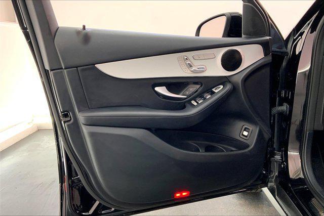 Photo of 2022 Black Mercedes-Benz GLC 300