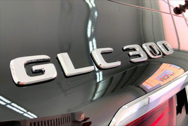 Photo of 2022 Black Mercedes-Benz GLC 300