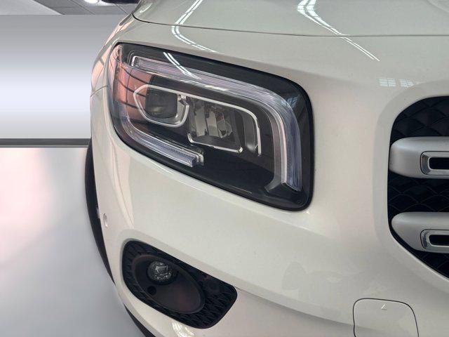 Photo of 2022 White Mercedes-Benz GLB 250
