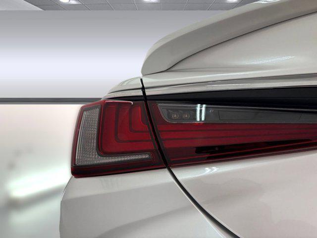Photo of 2025 Eminent White Pearl Lexus ES 300h