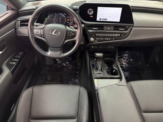 Photo of 2025 Eminent White Pearl Lexus ES 300h