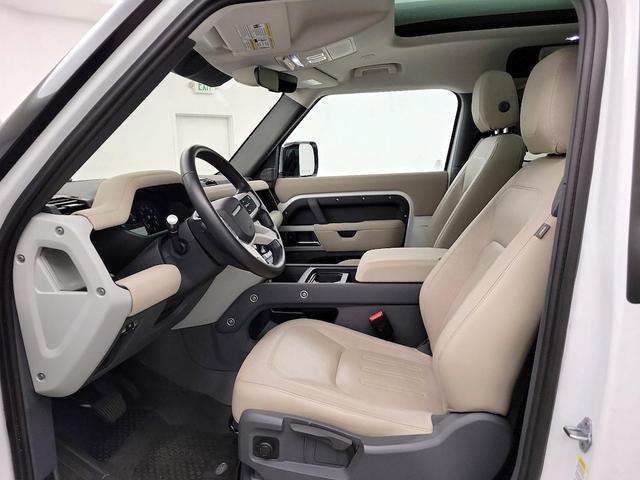 Photo of 2022 White Land Rover Defender