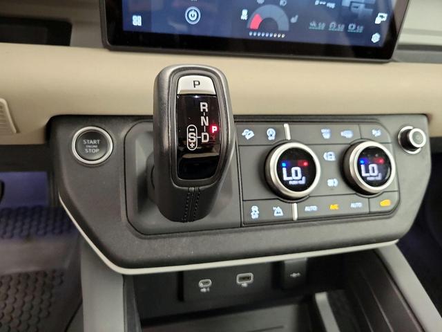 Photo of 2022 White Land Rover Defender