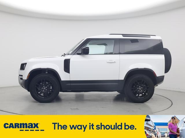 Photo of 2022 White Land Rover Defender