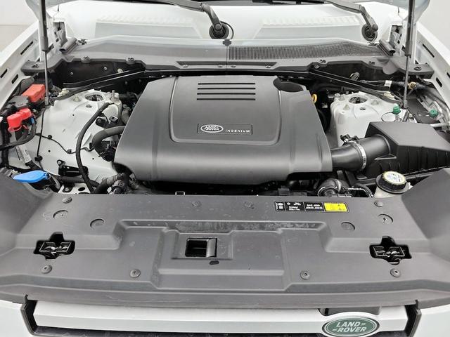 Photo of 2022 White Land Rover Defender