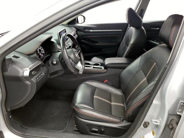 Photo of 2023 Silver Nissan Altima