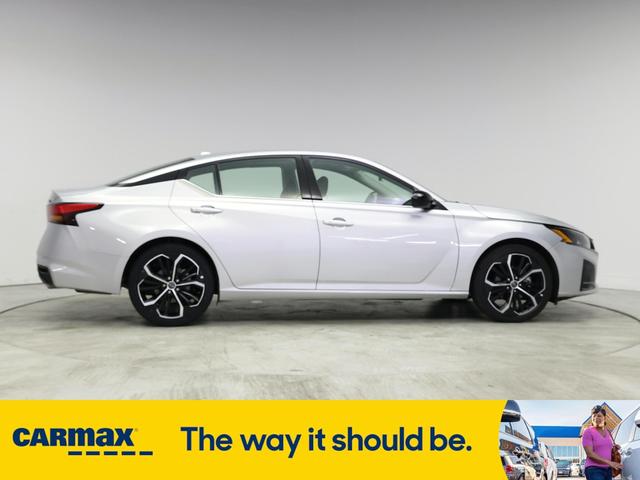 Photo of 2023 Silver Nissan Altima