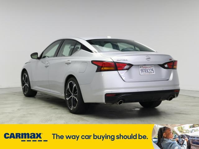 Photo of 2023 Silver Nissan Altima