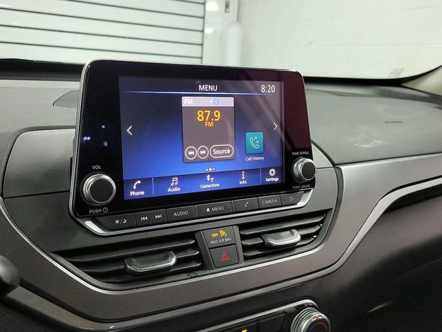 Photo of 2023 Silver Nissan Altima