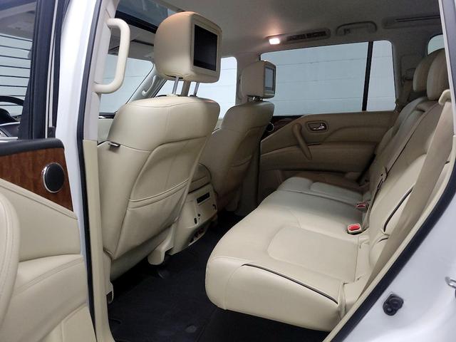 Photo of 2019 White INFINITI QX80