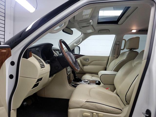 Photo of 2019 White INFINITI QX80