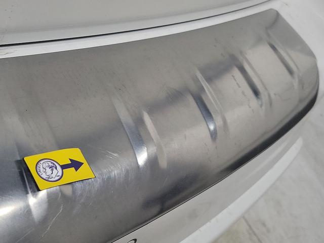 Photo of 2019 White INFINITI QX80