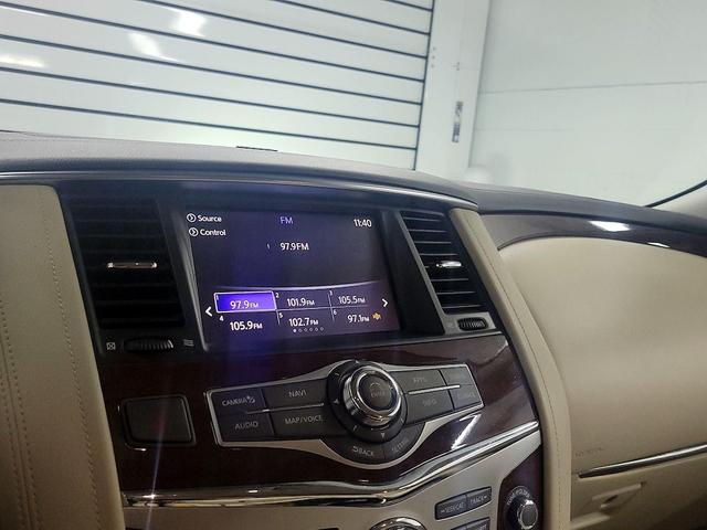 Photo of 2019 White INFINITI QX80