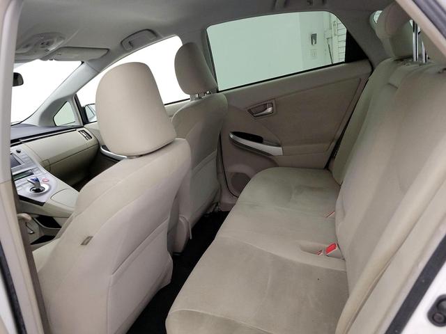 Photo of 2014 White Toyota Prius