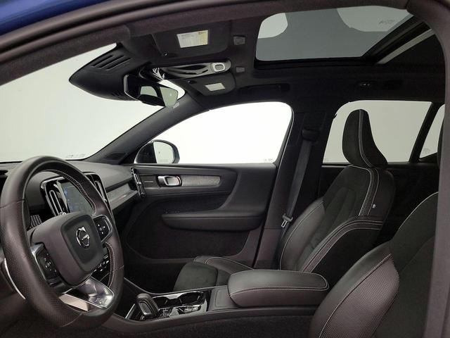 Photo of 2020 Blue Volvo XC40