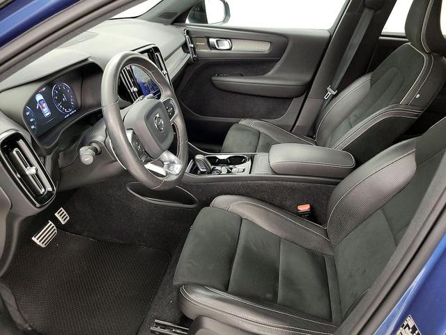 Photo of 2020 Blue Volvo XC40