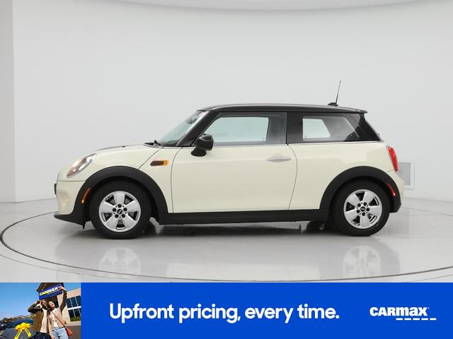 Photo of 2017 White MINI Hardtop