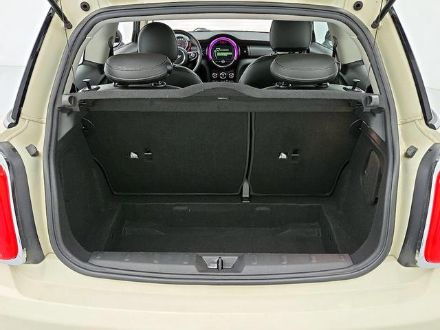 Photo of 2017 White MINI Hardtop