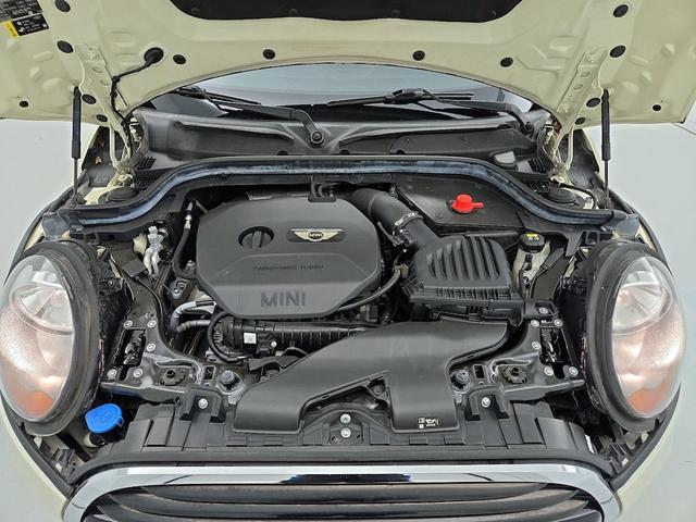 Photo of 2017 White MINI Hardtop