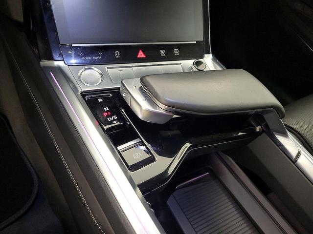 Photo of 2019 White Audi e-tron