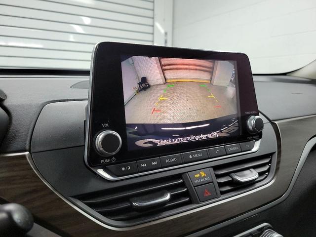 Photo of 2023 Black Nissan Altima