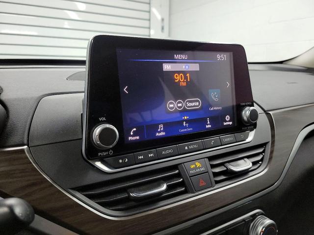 Photo of 2023 Black Nissan Altima
