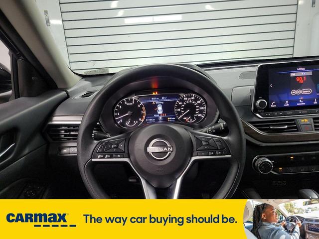 Photo of 2023 Black Nissan Altima