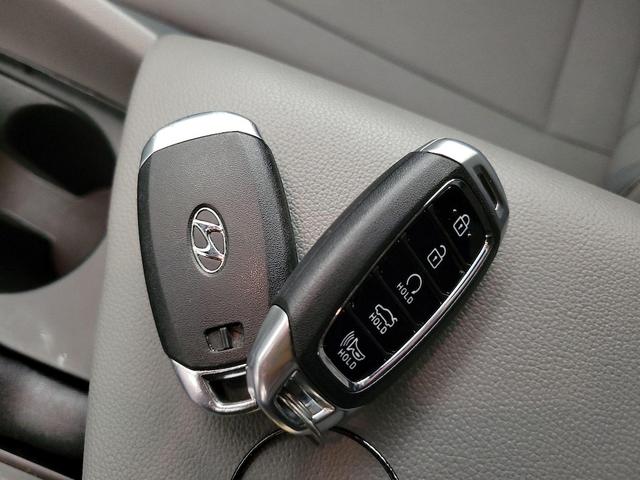 Photo of 2022 Gray Hyundai ELANTRA