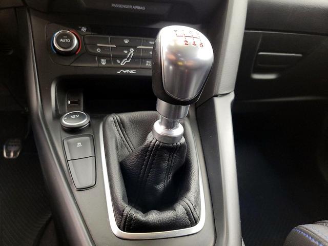 Photo of 2015 Blue Ford Focus