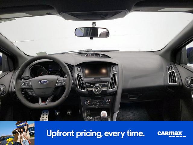 Photo of 2015 Blue Ford Focus