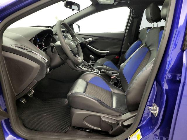 Photo of 2015 Blue Ford Focus
