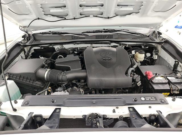 Photo of 2018 White Toyota Tacoma