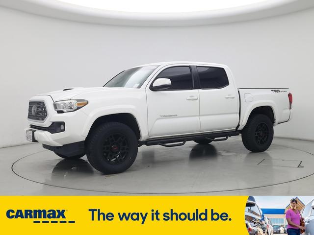 Photo of 2018 White Toyota Tacoma