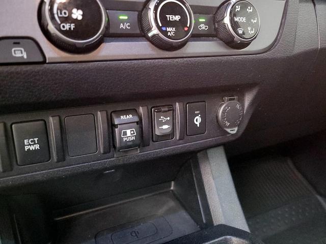 Photo of 2018 White Toyota Tacoma