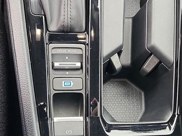 Photo of 2023 Platinum White Pearl Honda Accord