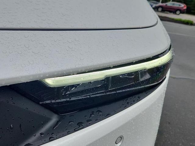 Photo of 2023 Platinum White Pearl Honda Accord