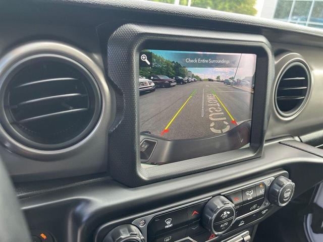 Photo of 2022 Bright White Clearcoat Jeep Gladiator